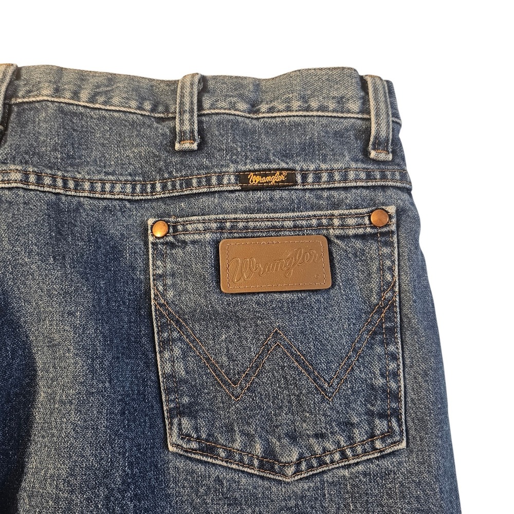 Wrangler Men's Blue Jeans Size 40x32 Regular Fit Classic Denim Straight Leg - Picture 4 of 9